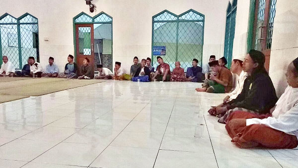 santri-pondok-pesantren-al-amanah-al-bantani-baca-1-milyar-shalawat-nariyah